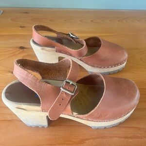 MIA ABBA clog sandals